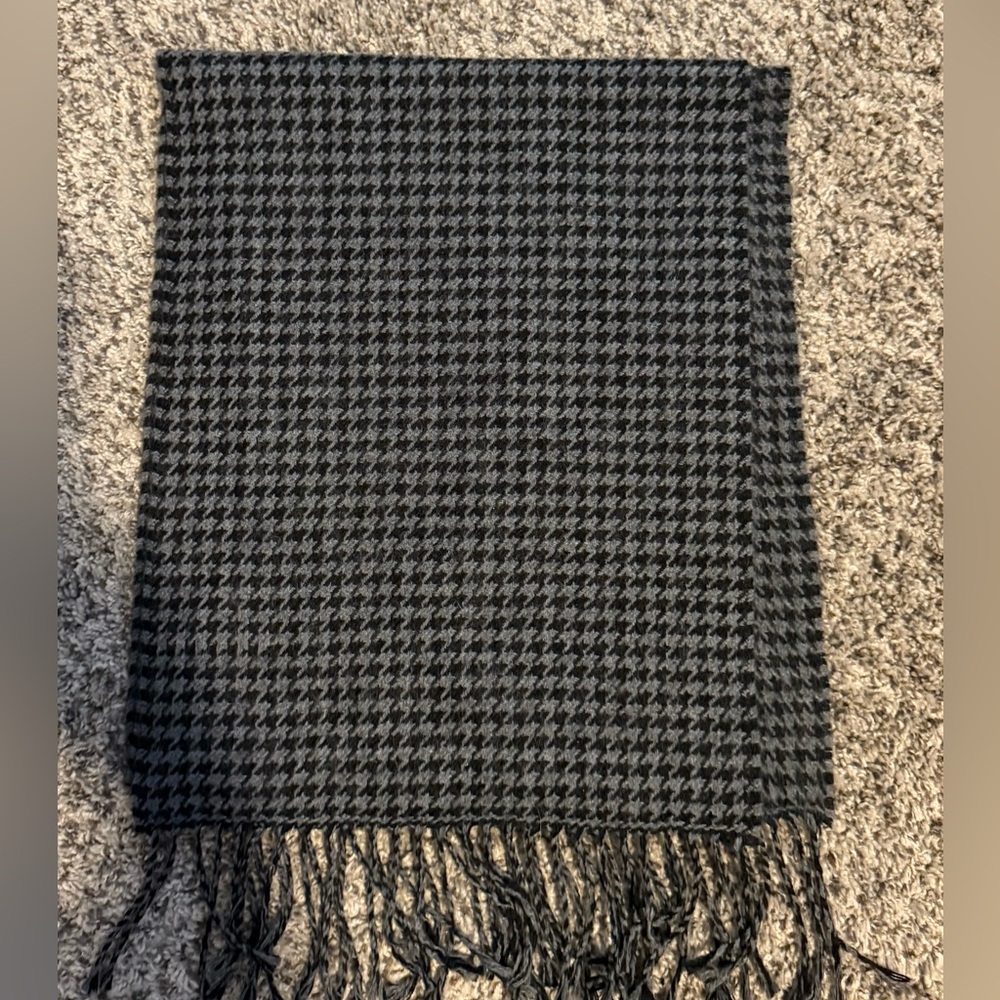 Houndstooth scarf